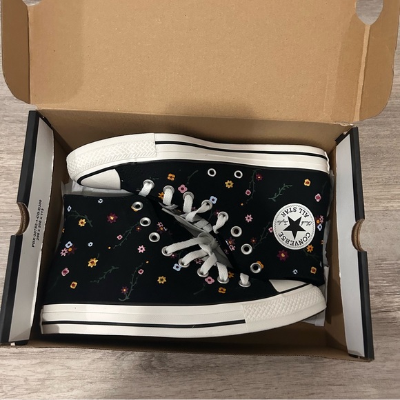 Converse Floral High Top Sneakers Women’s Size 9 Black Spring Cute Skater New - Picture 5 of 6